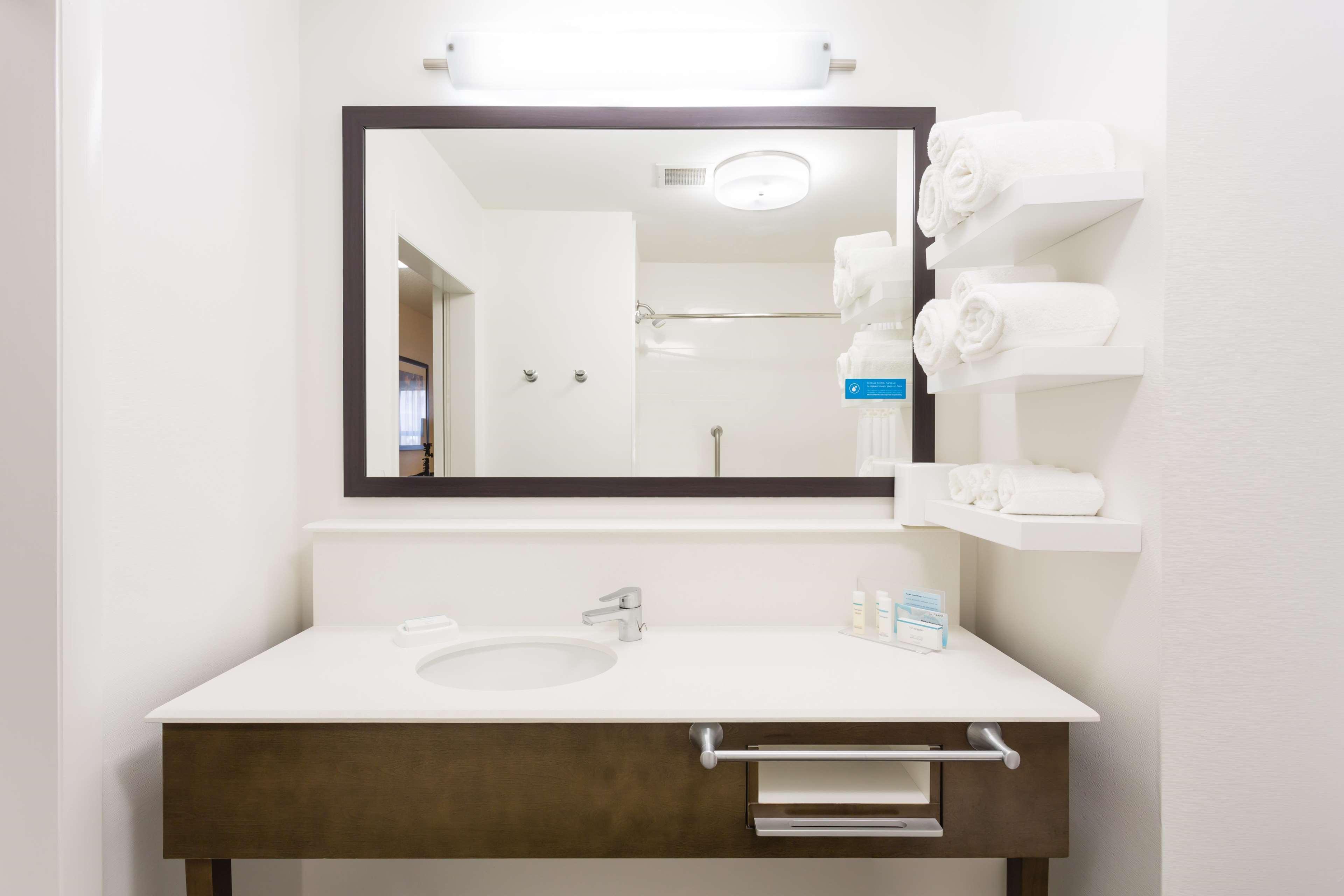 Hampton Inn Havelock Bagian luar foto