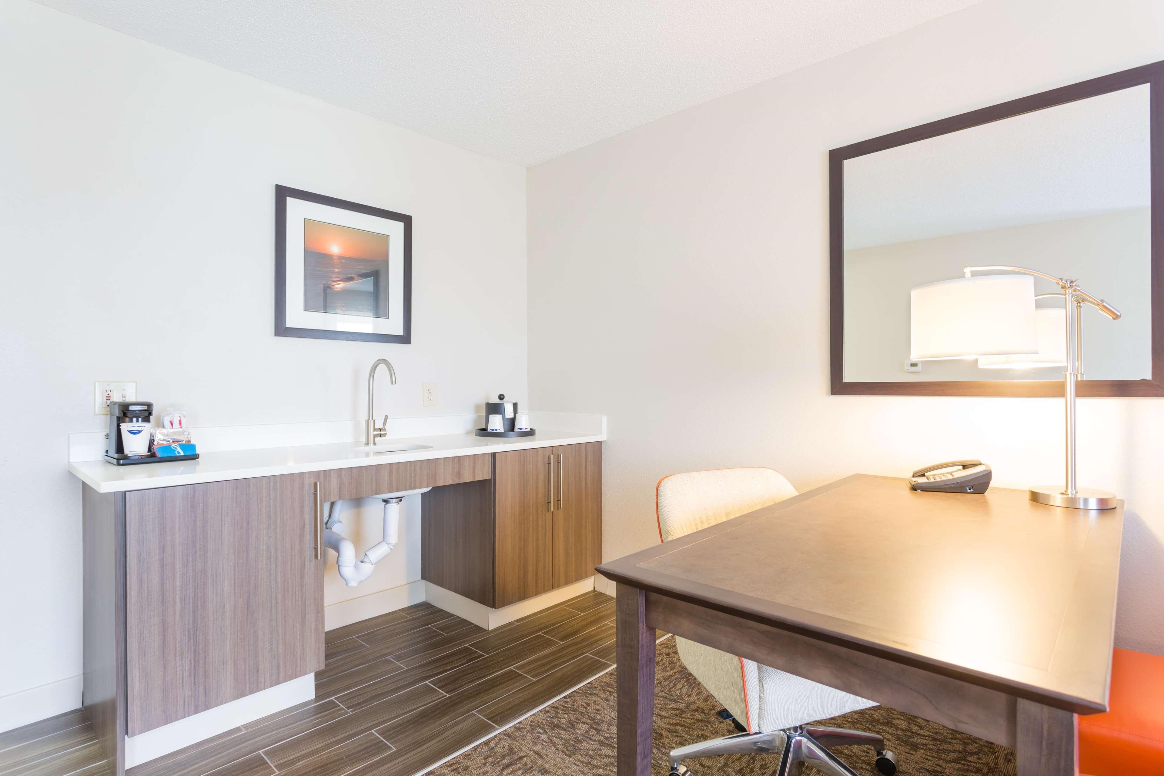 Hampton Inn Havelock Bagian luar foto
