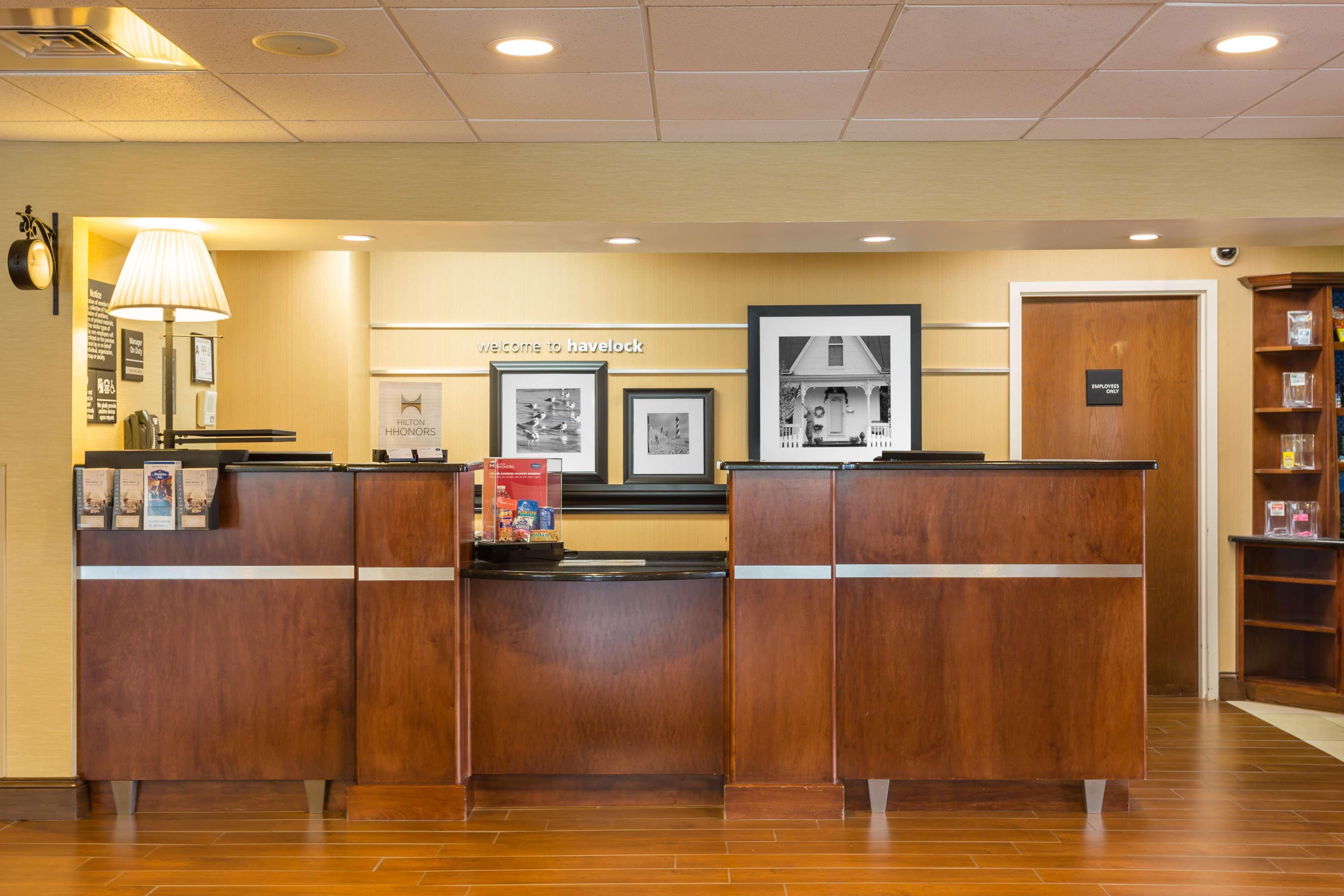 Hampton Inn Havelock Bagian luar foto