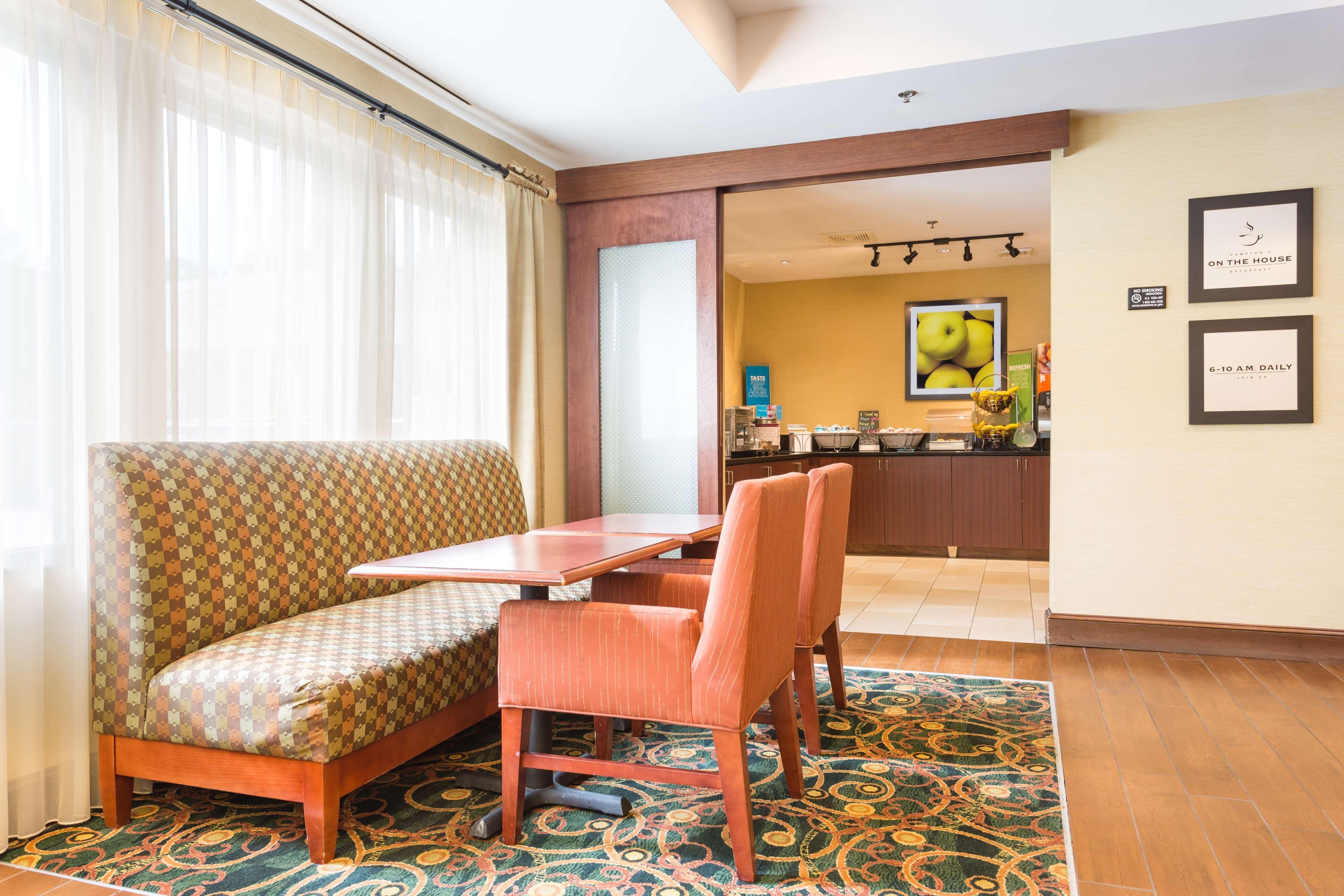 Hampton Inn Havelock Bagian luar foto