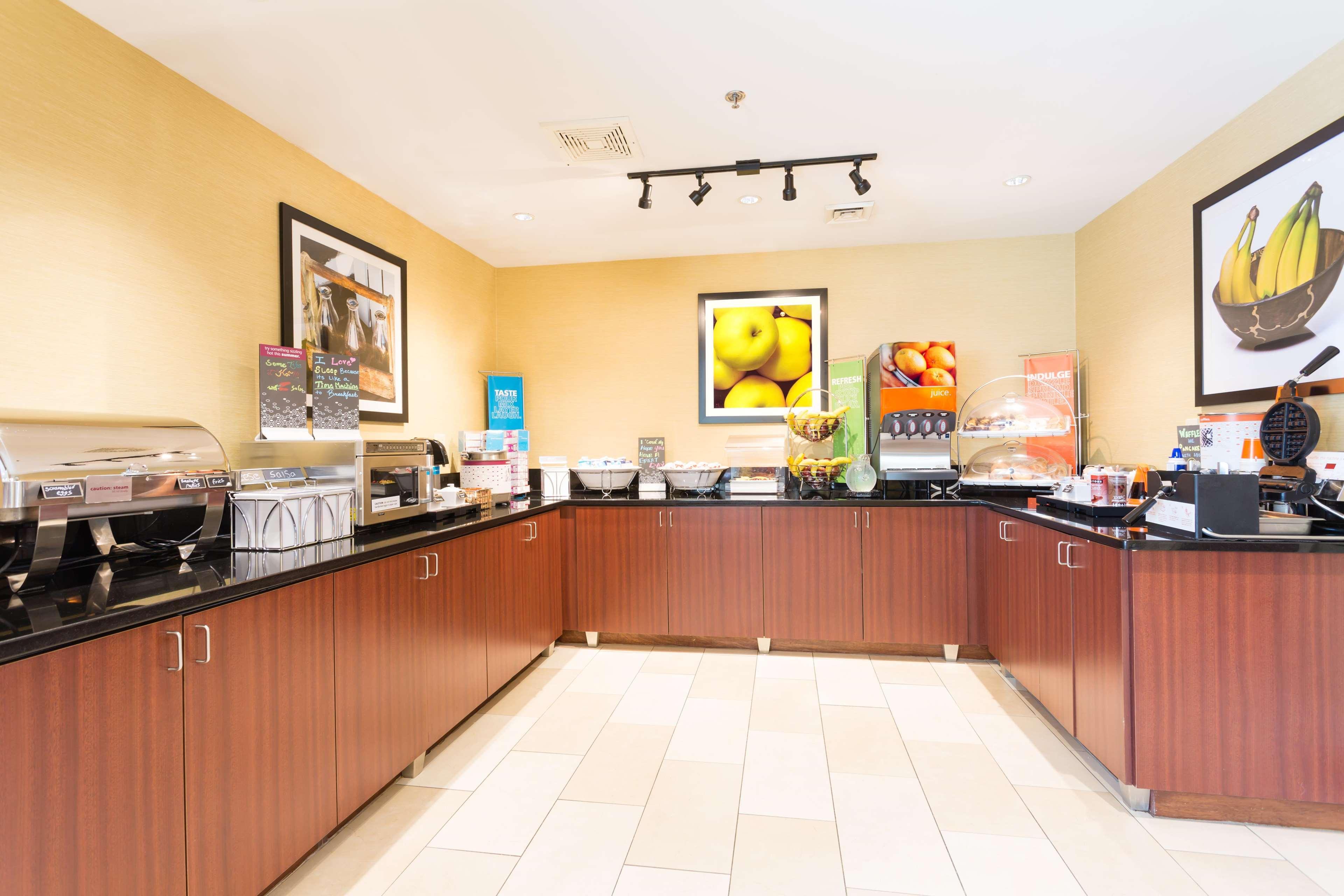 Hampton Inn Havelock Bagian luar foto