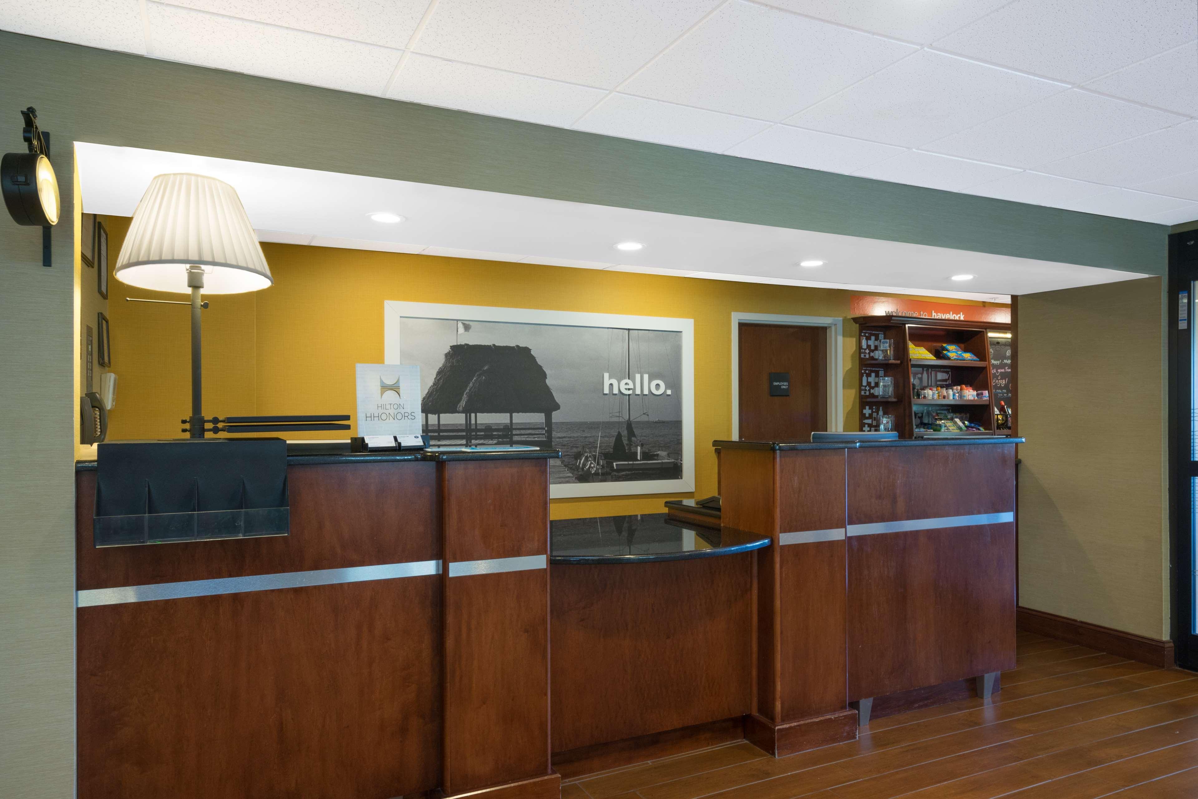 Hampton Inn Havelock Bagian luar foto