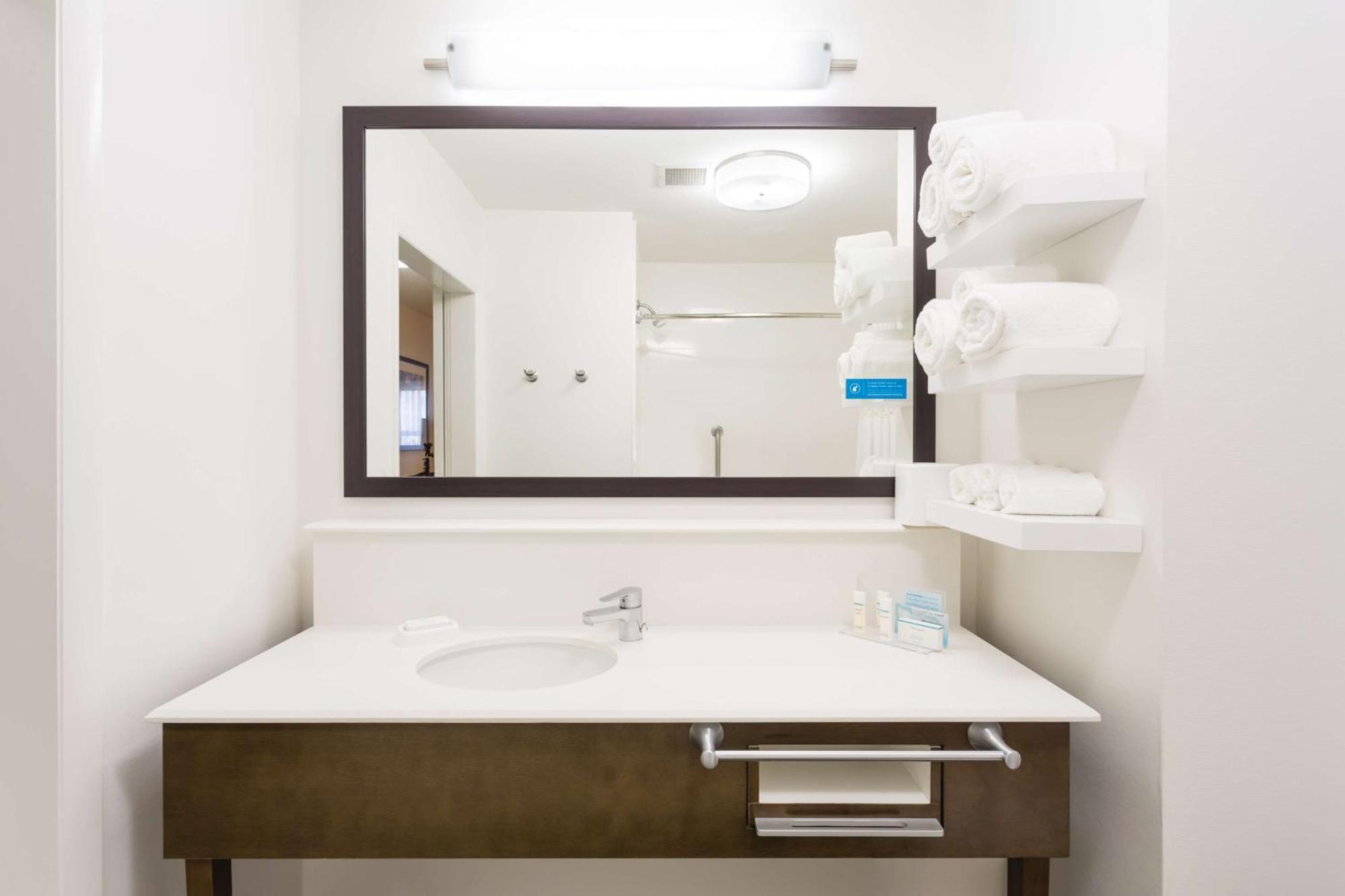 Hampton Inn Havelock Bagian luar foto